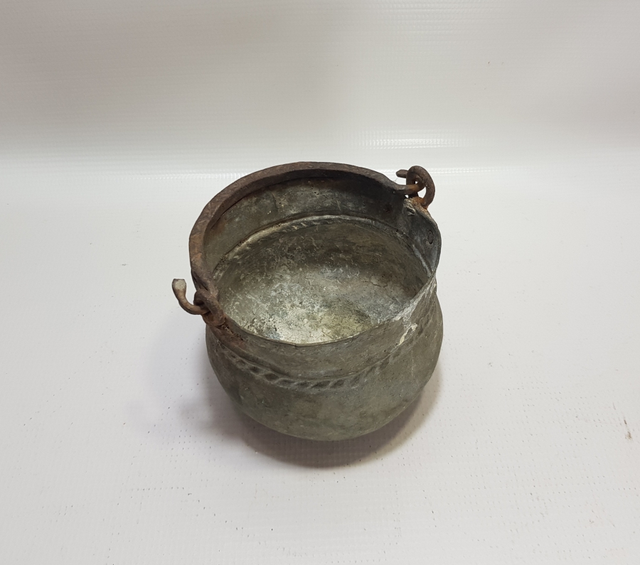 ÜZERİ KABARTMA İŞÇİLİKLİ OSMANLI DÖNEMİ BAKIR SÜTLÜK