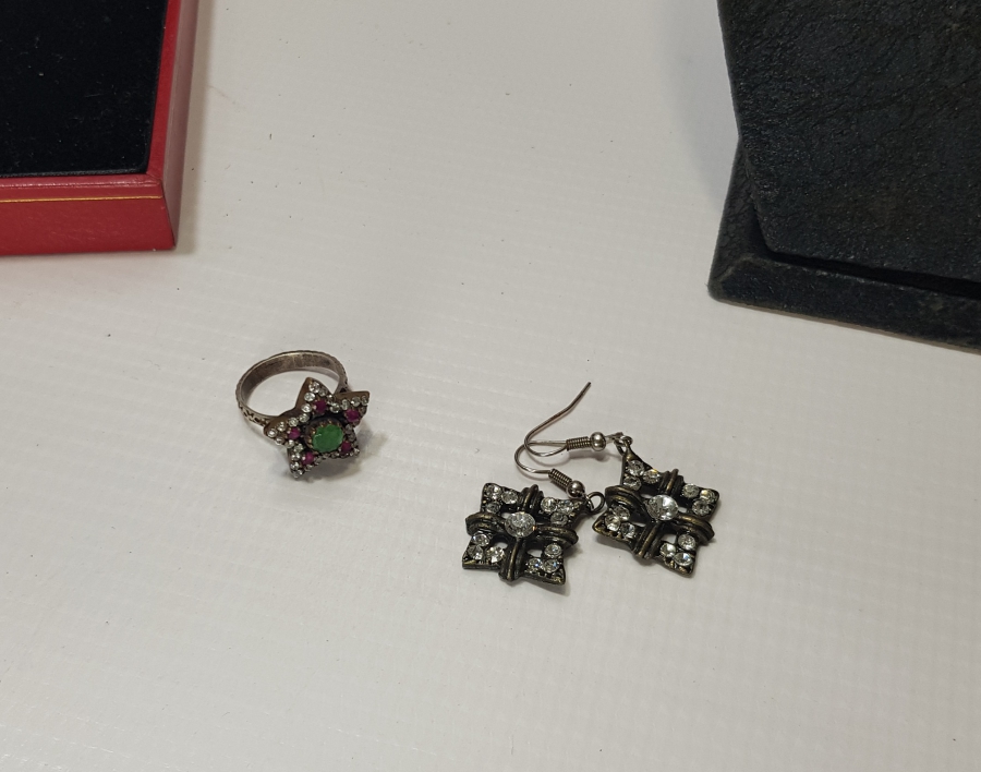 ORİJİNAL KUTUSUNDA BİJUTERİ KOLYE KÜPE YÜZÜK TAKIMI