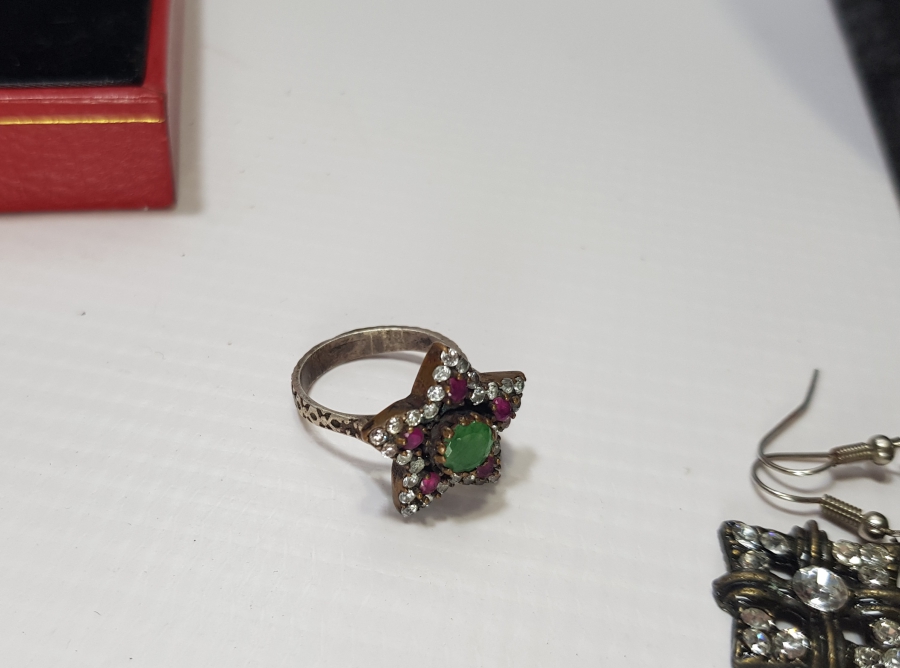 ORİJİNAL KUTUSUNDA BİJUTERİ KOLYE KÜPE YÜZÜK TAKIMI