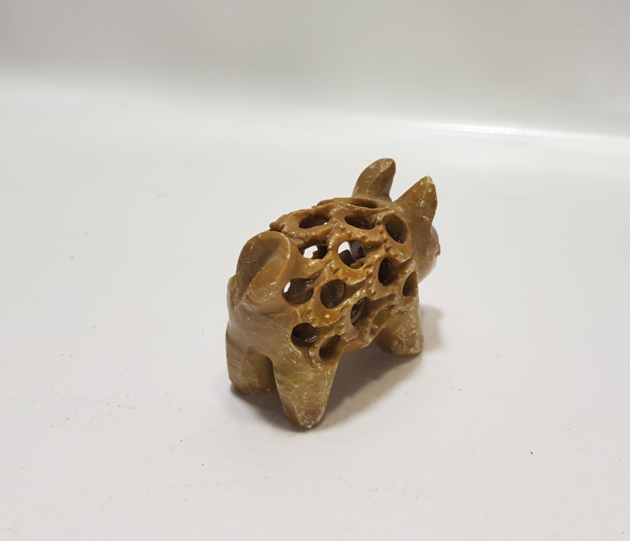 DOĞAL TAŞTAN EL YAPIMI UZAKDOĞU DOMUZ FİGÜRÜ