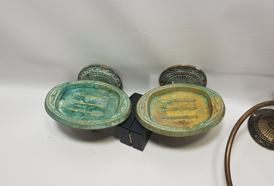 ANTİKA GÖRÜNÜMLÜ METAL DÖKÜM BANYO TAKIMI