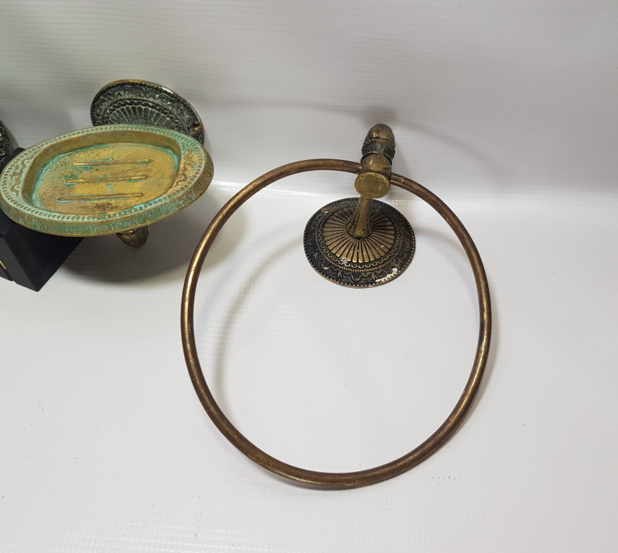 ANTİKA GÖRÜNÜMLÜ METAL DÖKÜM BANYO TAKIMI