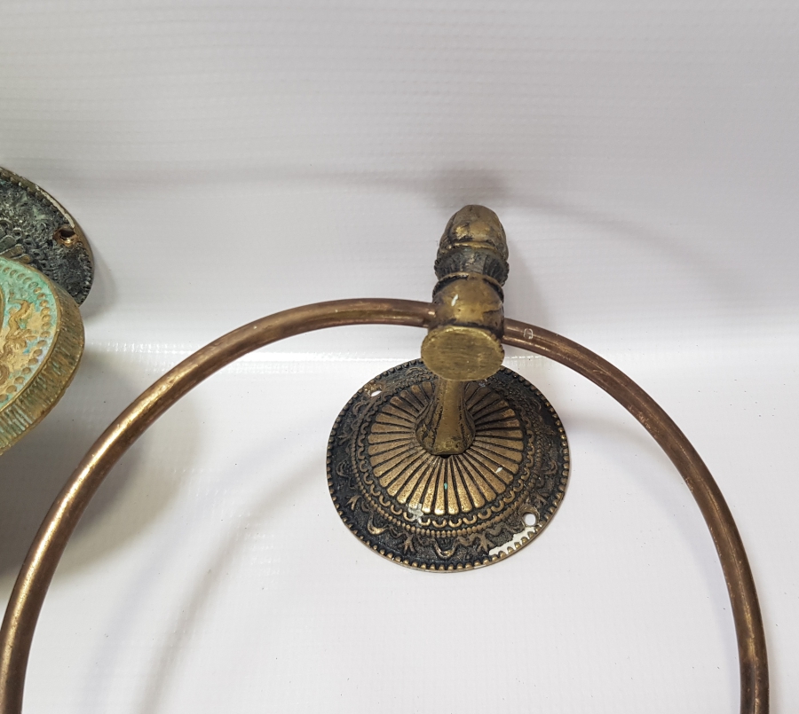 ANTİKA GÖRÜNÜMLÜ METAL DÖKÜM BANYO TAKIMI