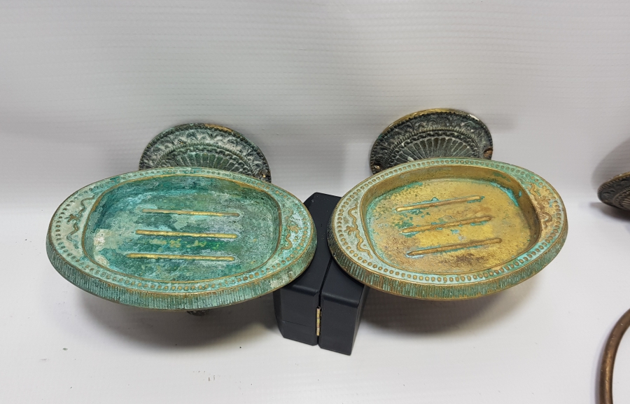 ANTİKA GÖRÜNÜMLÜ METAL DÖKÜM BANYO TAKIMI