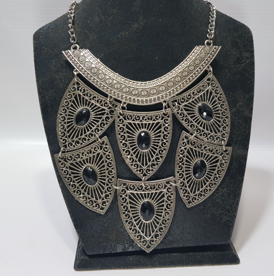 BÜYÜK BOY BİJUTERİ GERDANLIK