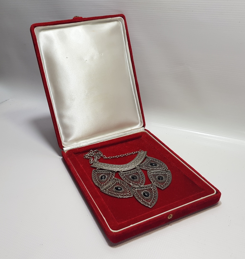 BÜYÜK BOY BİJUTERİ GERDANLIK