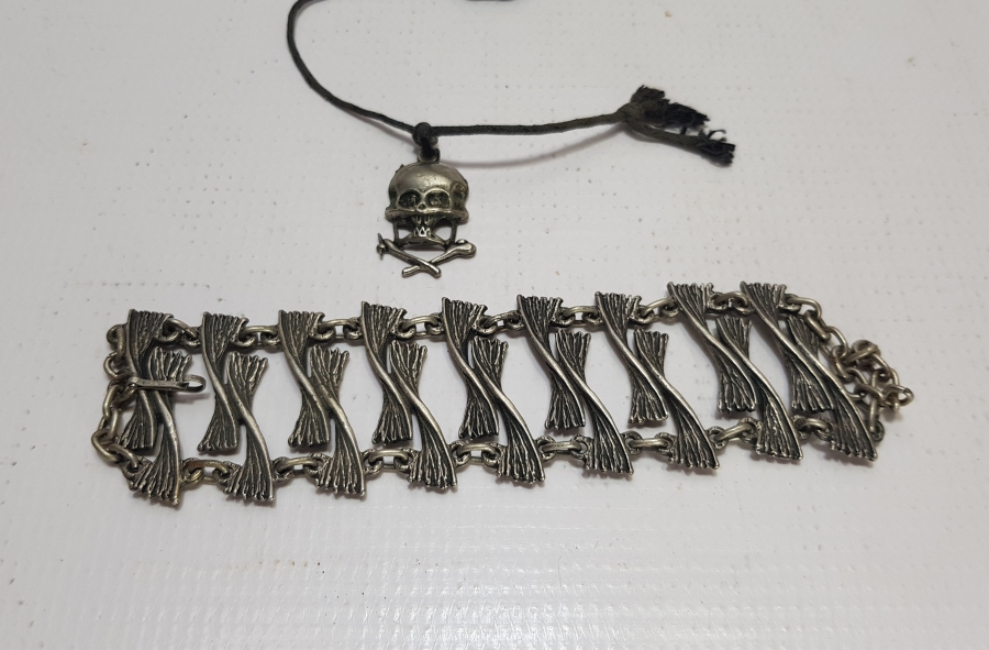 İKİ ADET BİJUTERİ BİLEKLİK