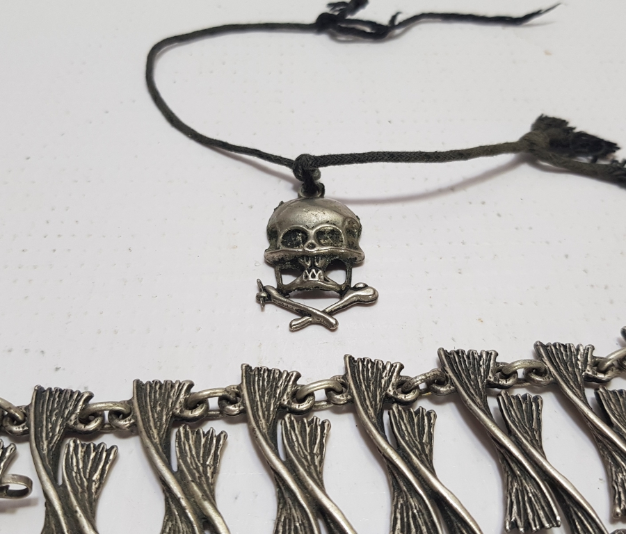 İKİ ADET BİJUTERİ BİLEKLİK