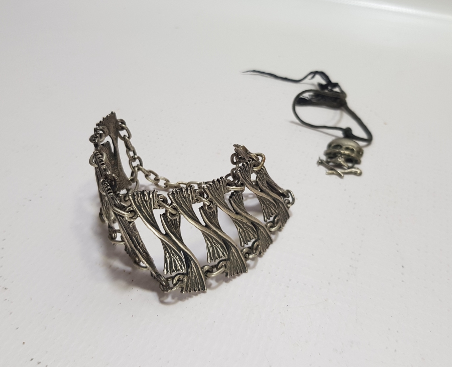 İKİ ADET BİJUTERİ BİLEKLİK