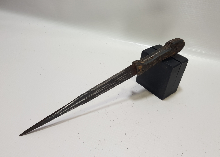 OSMANLI DÖNEMİ NADİR FORMDA YILAN DİLLİ ÇERKES KAMASI