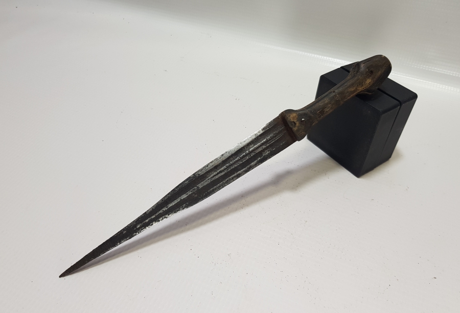 OSMANLI DÖNEMİ NADİR FORMDA YILAN DİLLİ ÇERKES KAMASI