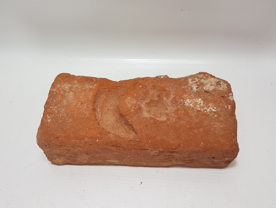 ÜZERİ AY YILDIZLI OSMANLI DÖNEMİ TUĞLA