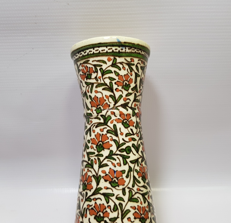 OSMANLI DÖNEMİ ÜZERİ KARANFİLLİ NADİR FORMDA İZNİK VAZO