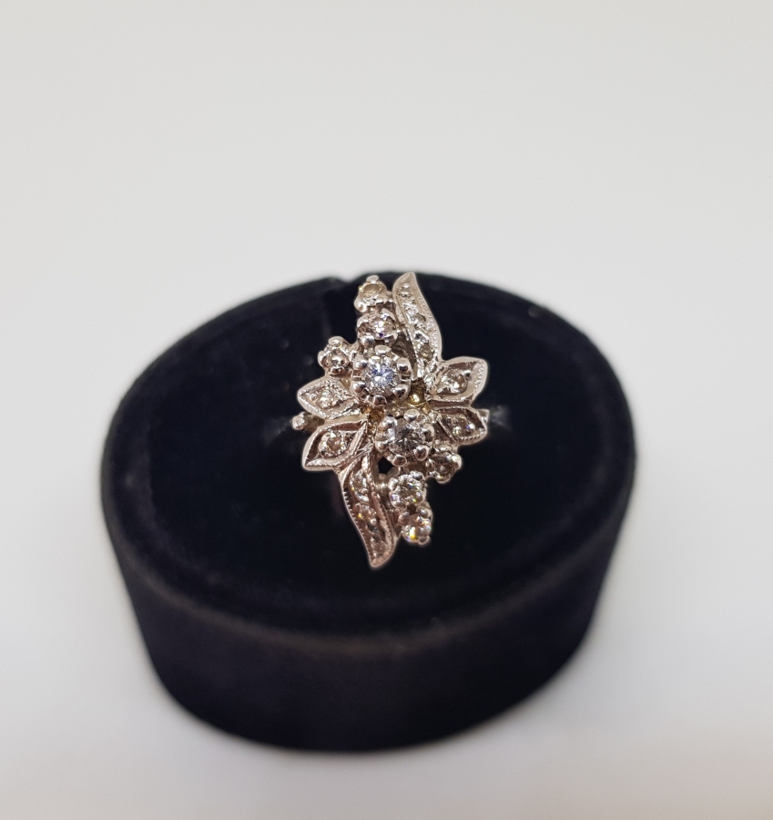 SARMAŞIK MODEL ÖZEL YAPIM PIRLANTA YÜZÜK