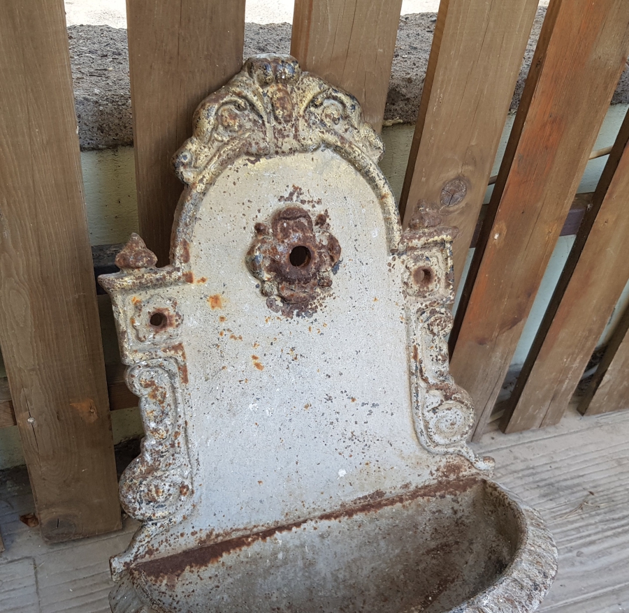 BÜYÜK BOY ANTİKA DEMİR DÖKÜM ÇEŞME