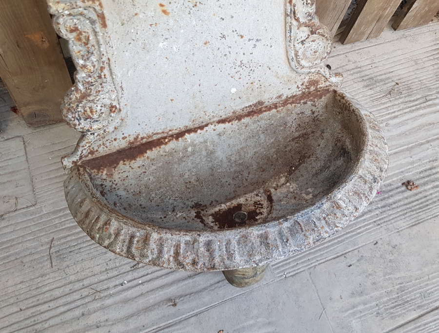 BÜYÜK BOY ANTİKA DEMİR DÖKÜM ÇEŞME