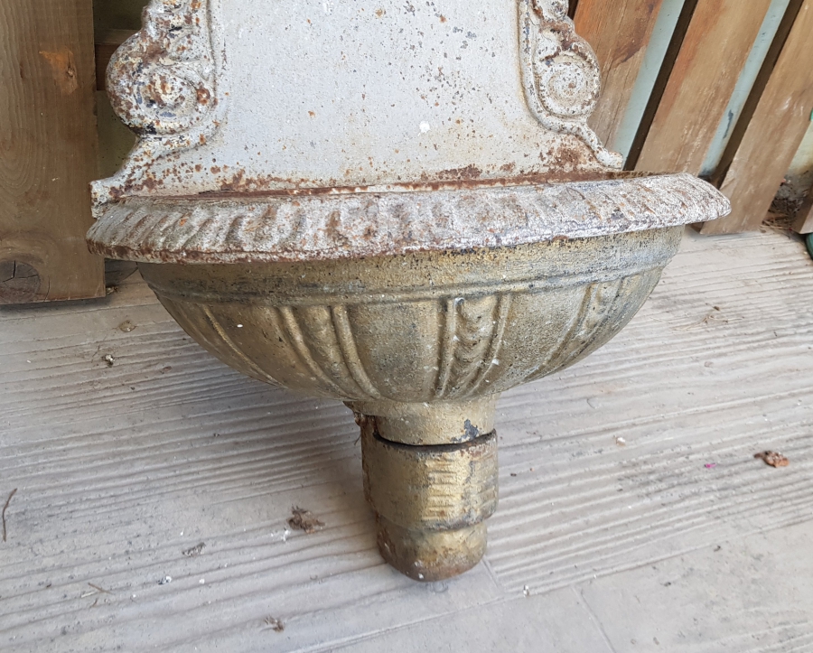 BÜYÜK BOY ANTİKA DEMİR DÖKÜM ÇEŞME