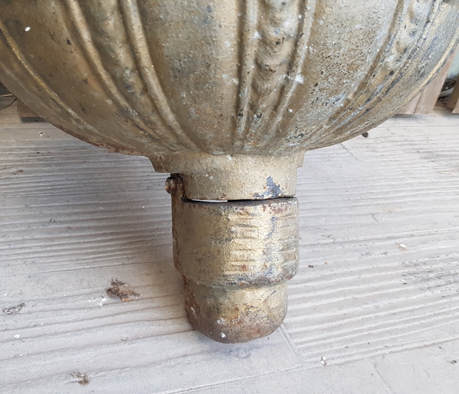 BÜYÜK BOY ANTİKA DEMİR DÖKÜM ÇEŞME