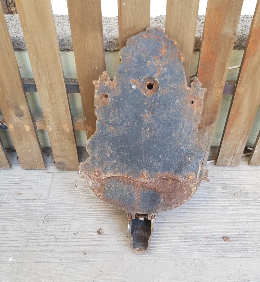 BÜYÜK BOY ANTİKA DEMİR DÖKÜM ÇEŞME