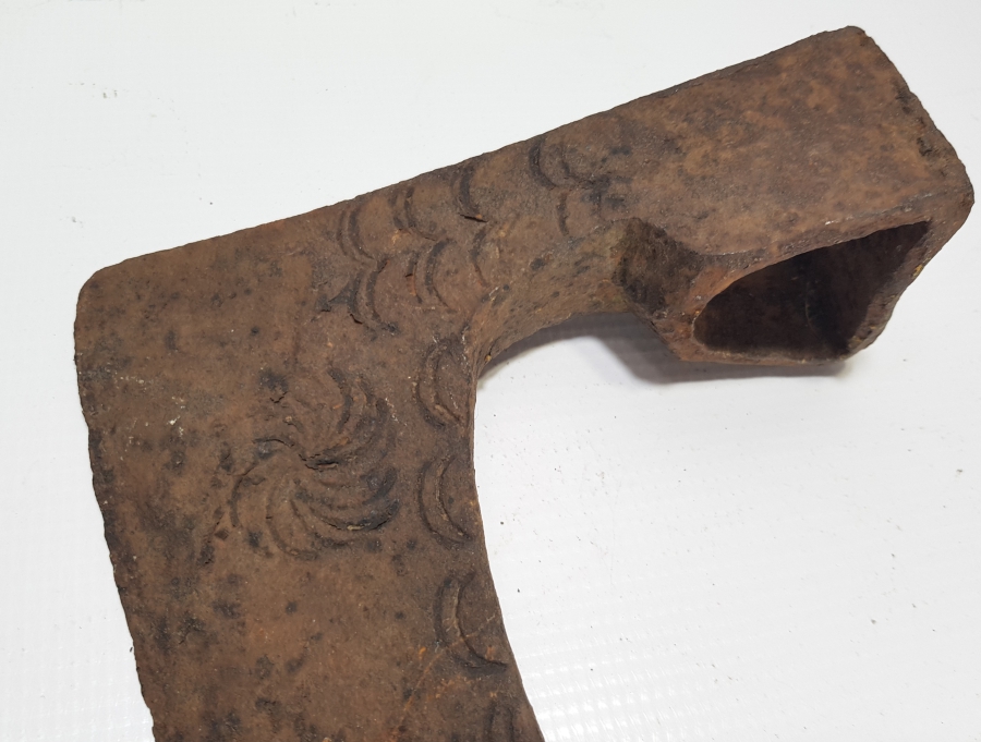 ÜZERİNDE ÇARKIFELEK FİGÜRÜ BULUNAN OSMANLI DÖNEMİ NADİR TEBER - BALTA