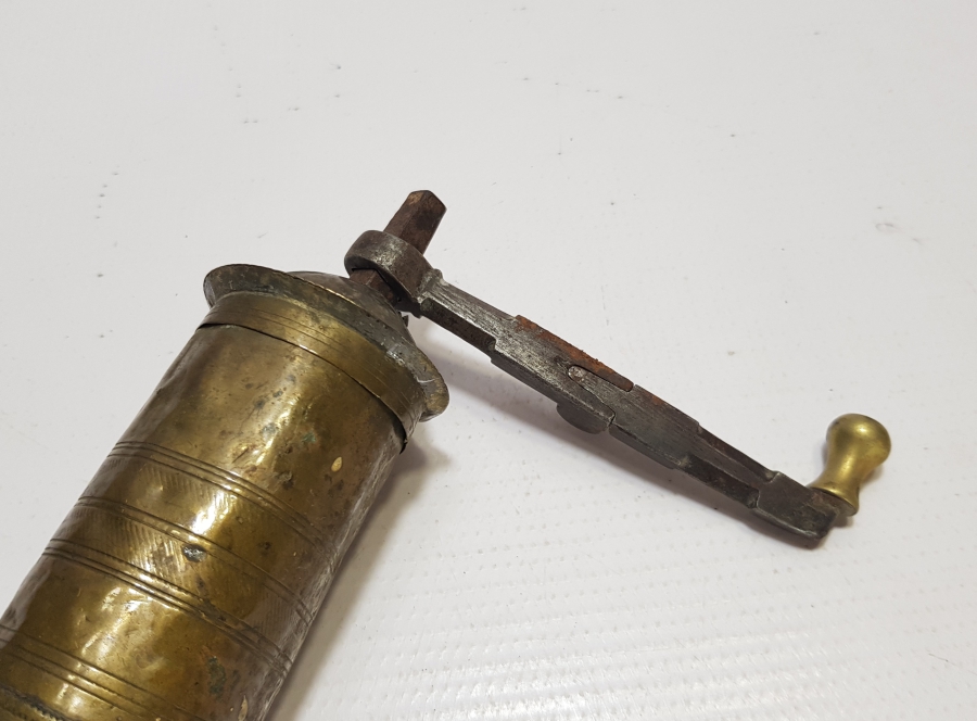 ÜZERİ USTA DAMGALI OSMANLI DÖNEMİ NADİR DEĞİRMEN