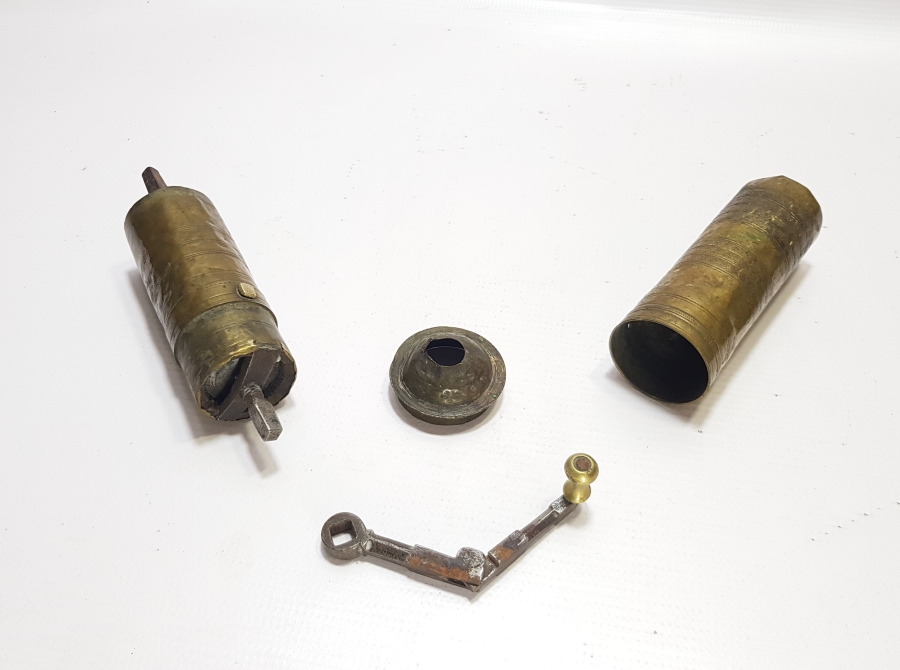 ÜZERİ USTA DAMGALI OSMANLI DÖNEMİ NADİR DEĞİRMEN