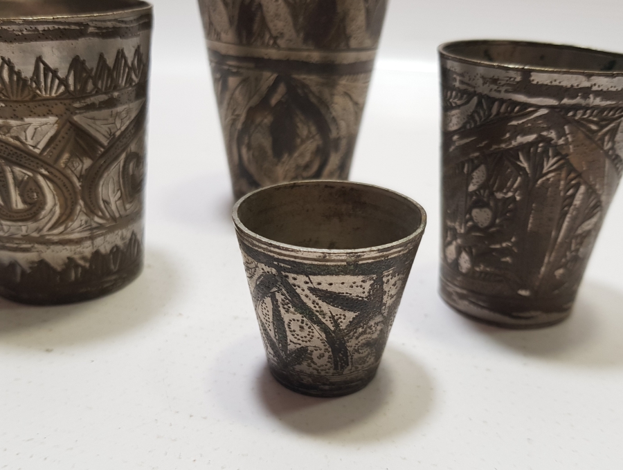 ÜZERLERİ YAZILI ÇİNTEMANİ İŞÇİLİKLİ OSMANLI DÖNEMİ 4 ADET ESER-İ İSTANBUL ŞERBET BARDAĞI