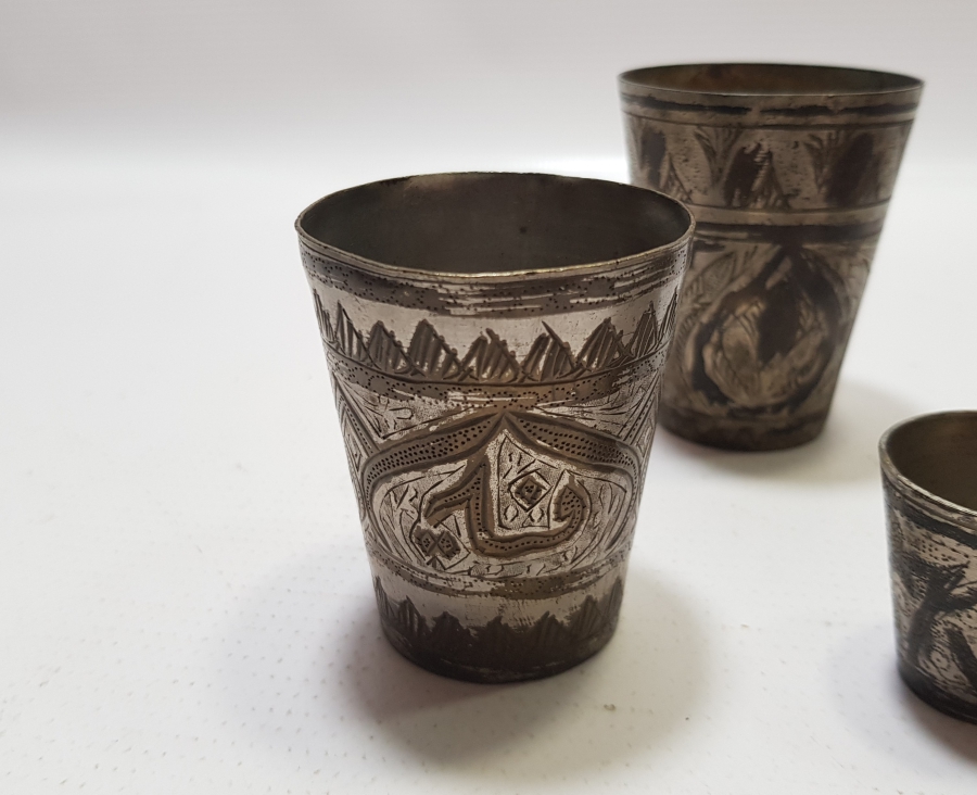 ÜZERLERİ YAZILI ÇİNTEMANİ İŞÇİLİKLİ OSMANLI DÖNEMİ 4 ADET ESER-İ İSTANBUL ŞERBET BARDAĞI