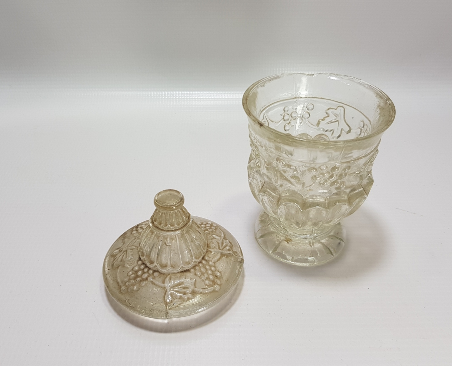 ÜZERİ KABARTMA İŞÇİLİKLİ NADİR FORMDA KAPAKLI MACUNLUK