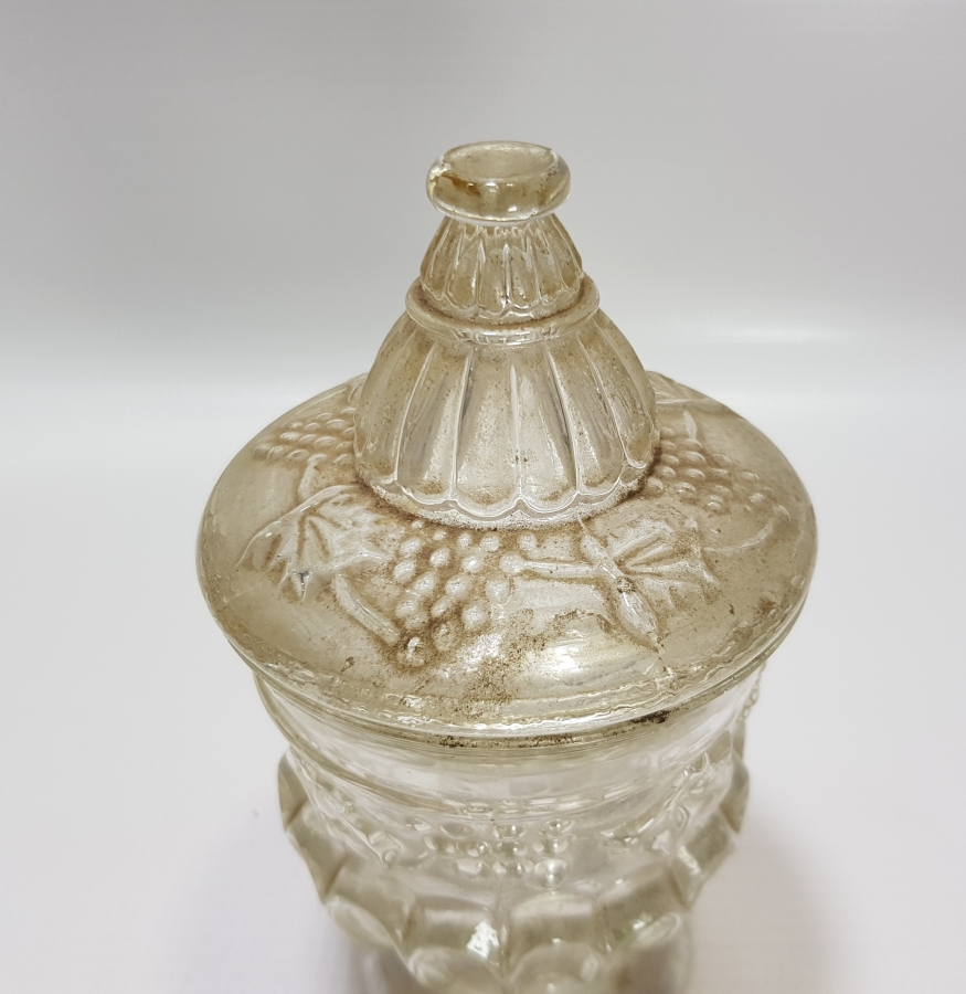 ÜZERİ KABARTMA İŞÇİLİKLİ NADİR FORMDA KAPAKLI MACUNLUK