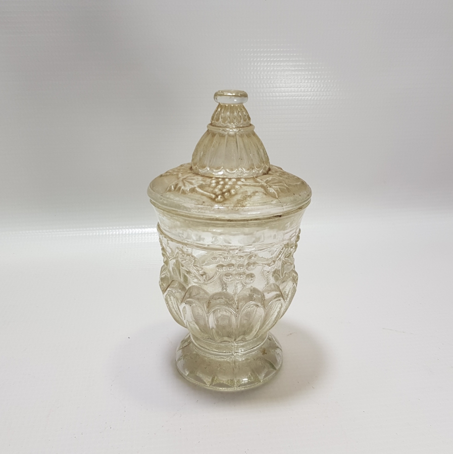 ÜZERİ KABARTMA İŞÇİLİKLİ NADİR FORMDA KAPAKLI MACUNLUK