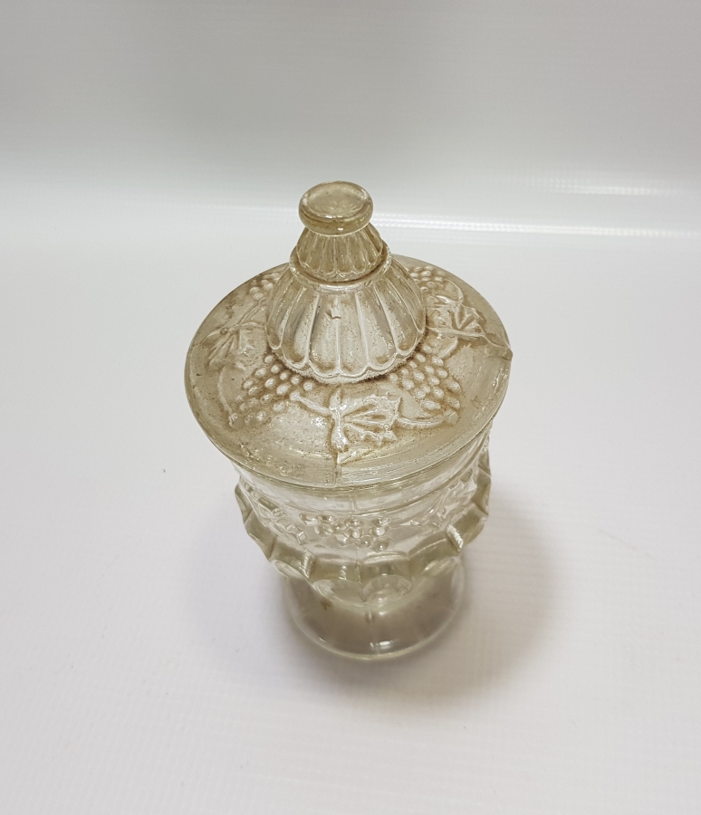 ÜZERİ KABARTMA İŞÇİLİKLİ NADİR FORMDA KAPAKLI MACUNLUK