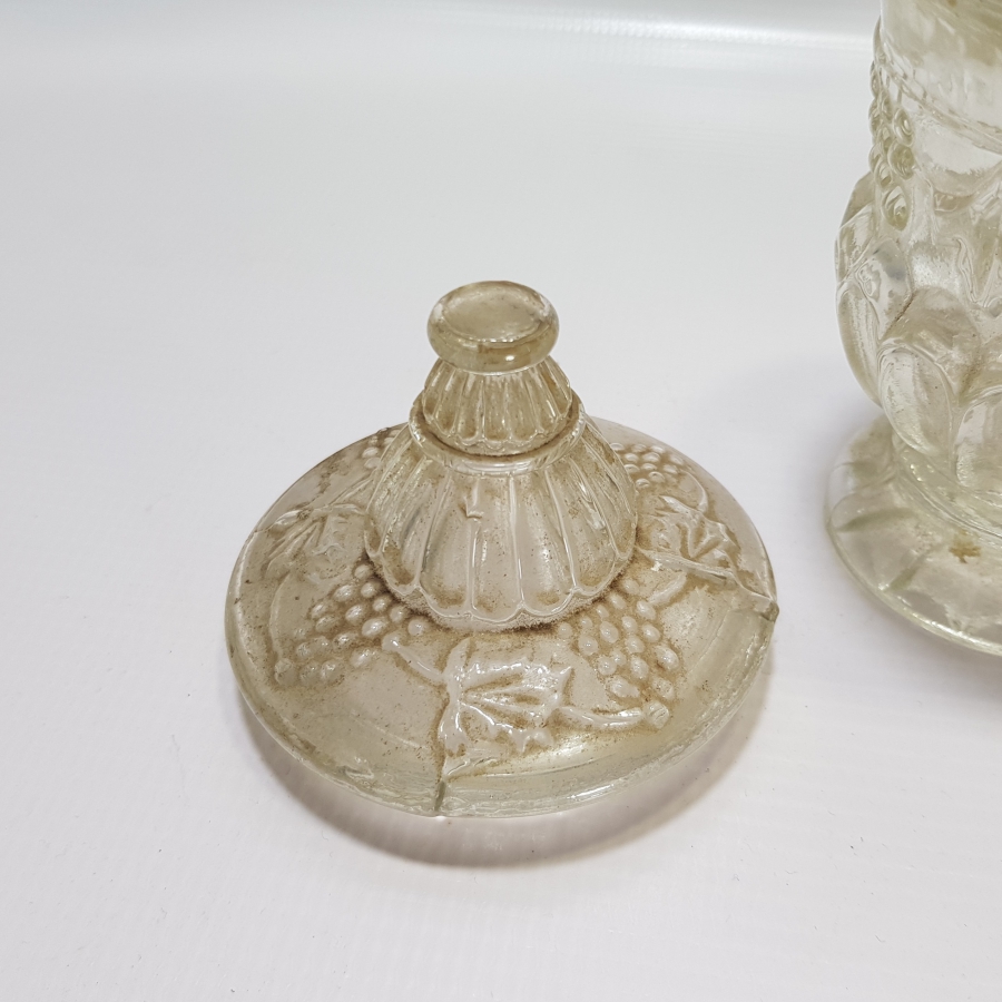 ÜZERİ KABARTMA İŞÇİLİKLİ NADİR FORMDA KAPAKLI MACUNLUK