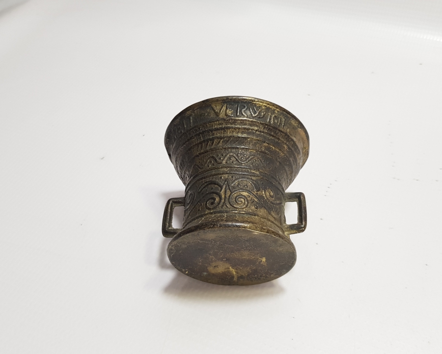 KABARTMA İŞÇİLİKLİ AVRUPA YAPIMI ANTİKA BRONZ ECZACI HAVANI