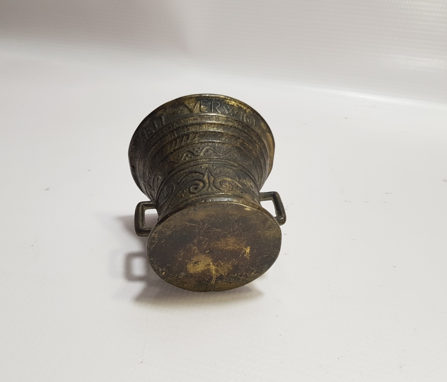 KABARTMA İŞÇİLİKLİ AVRUPA YAPIMI ANTİKA BRONZ ECZACI HAVANI