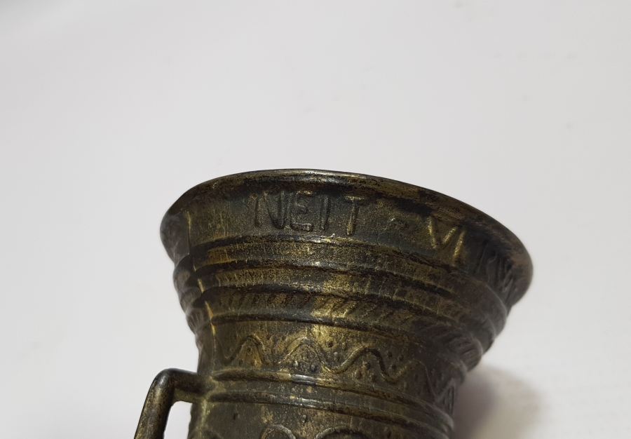 KABARTMA İŞÇİLİKLİ AVRUPA YAPIMI ANTİKA BRONZ ECZACI HAVANI