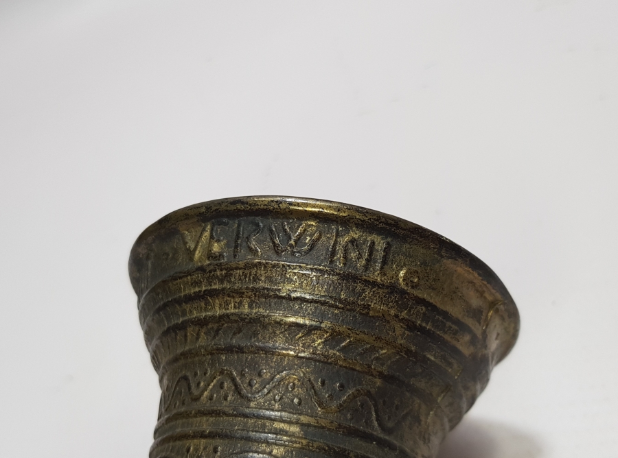 KABARTMA İŞÇİLİKLİ AVRUPA YAPIMI ANTİKA BRONZ ECZACI HAVANI