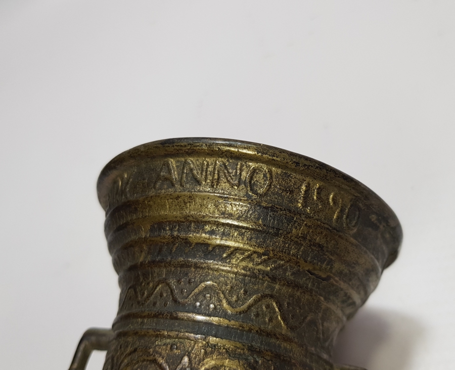 KABARTMA İŞÇİLİKLİ AVRUPA YAPIMI ANTİKA BRONZ ECZACI HAVANI