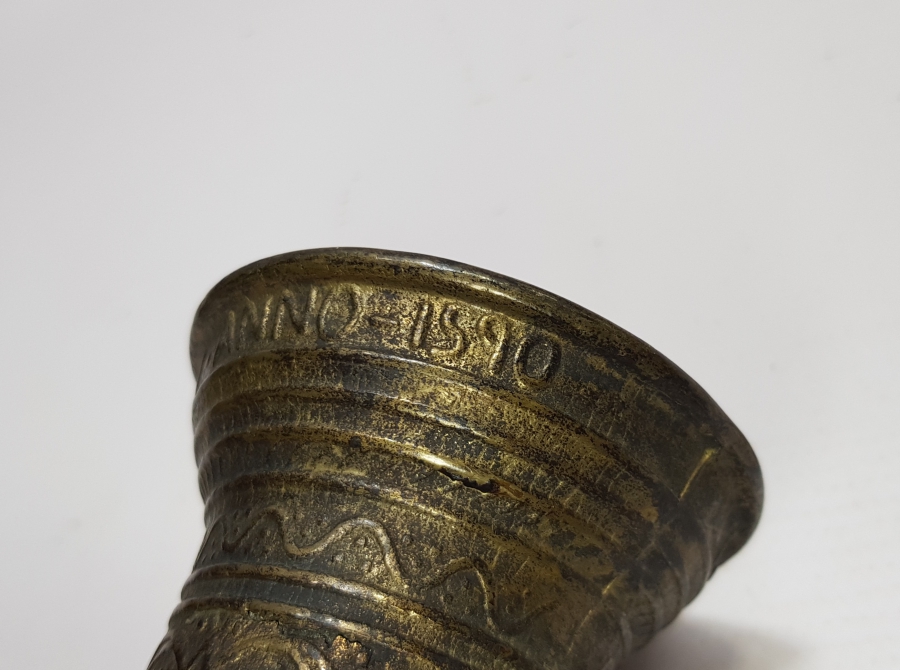 KABARTMA İŞÇİLİKLİ AVRUPA YAPIMI ANTİKA BRONZ ECZACI HAVANI