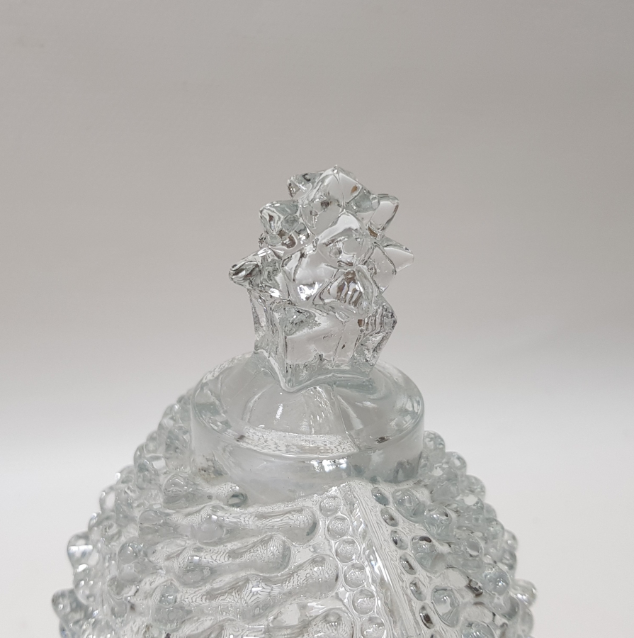 KRİSTAL KESME İŞÇİLİKLİ KAYIK FORMUNDA ANTİKA KAPAKLI ŞEKERLİK