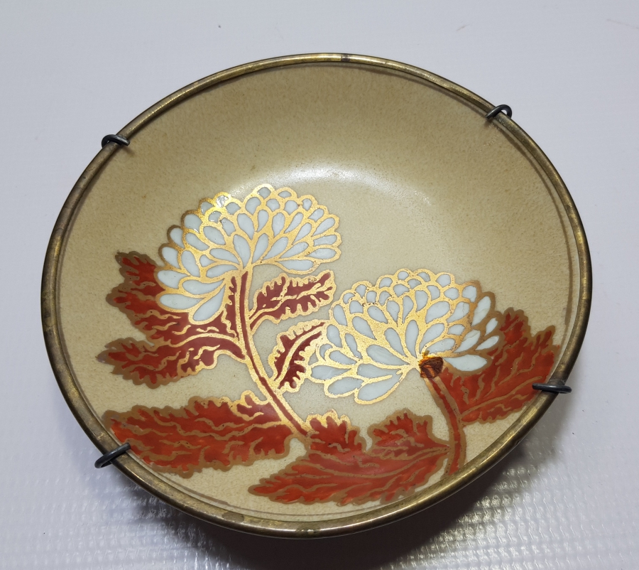 ÜZERİ ALTIN VARAKLI VE METAL APLİKLİ EL YAPIMI ANTİKA PORSELEN JAPON KASE