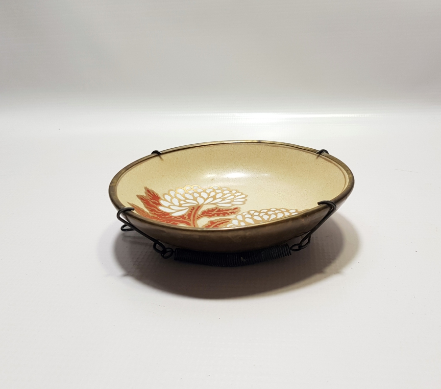 ÜZERİ ALTIN VARAKLI VE METAL APLİKLİ EL YAPIMI ANTİKA PORSELEN JAPON KASE