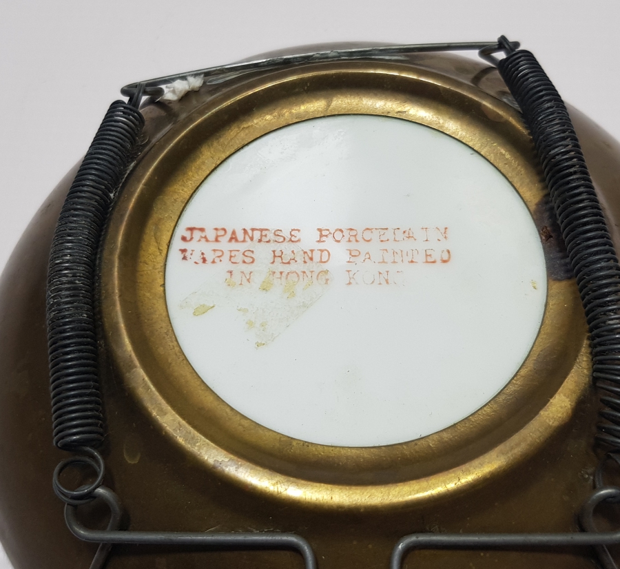 ÜZERİ ALTIN VARAKLI VE METAL APLİKLİ EL YAPIMI ANTİKA PORSELEN JAPON KASE