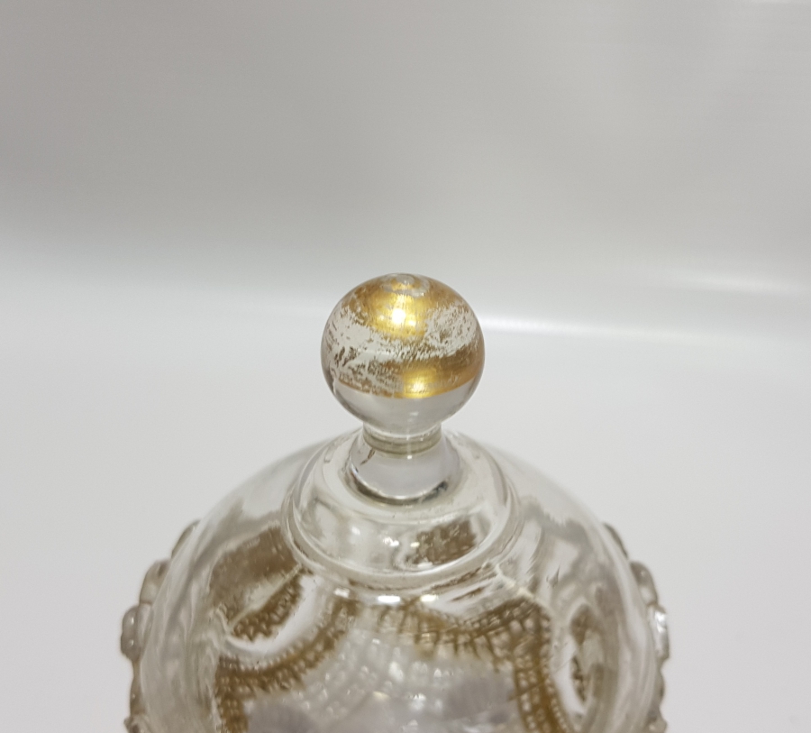 ÜZERİ ALTIN VARAKLI VE KRİSTAL KESME İŞÇİLİKLİ OSMANLI DÖNEMİ ÇOK NADİR KAPAKLI MACUNLUK