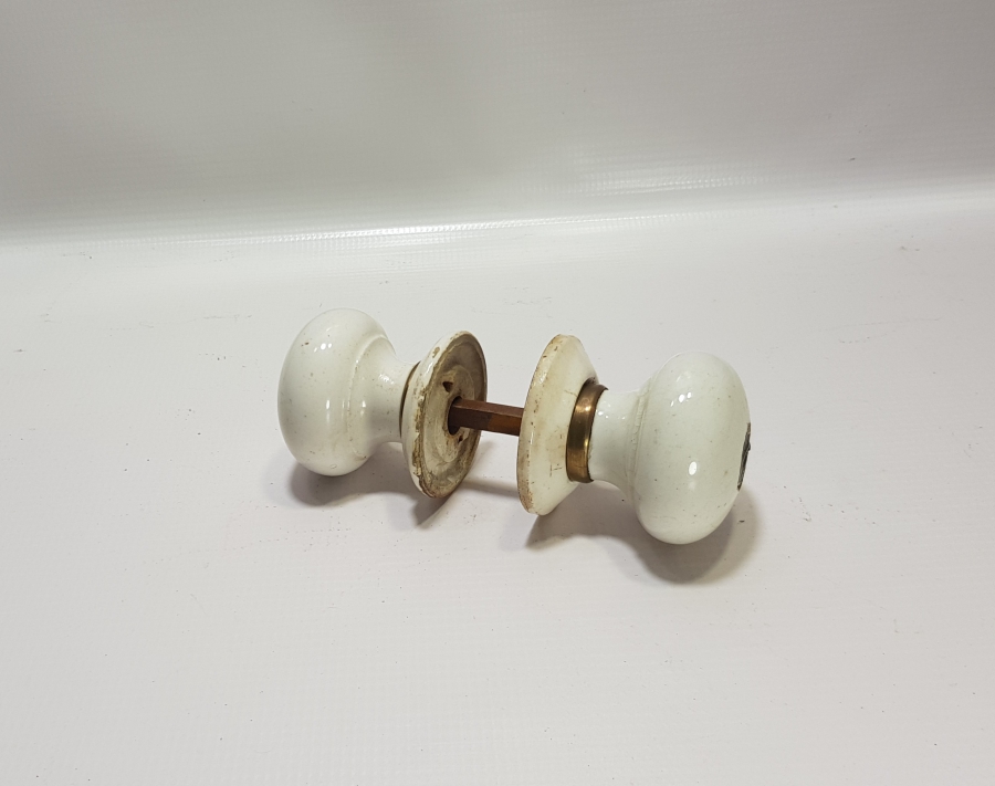 OSMANLI DÖNEM NADİR PORSELEN KAPI TUTMACI