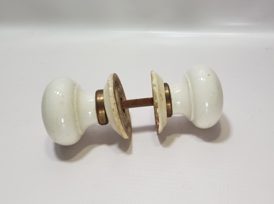 OSMANLI DÖNEM NADİR PORSELEN KAPI TUTMACI