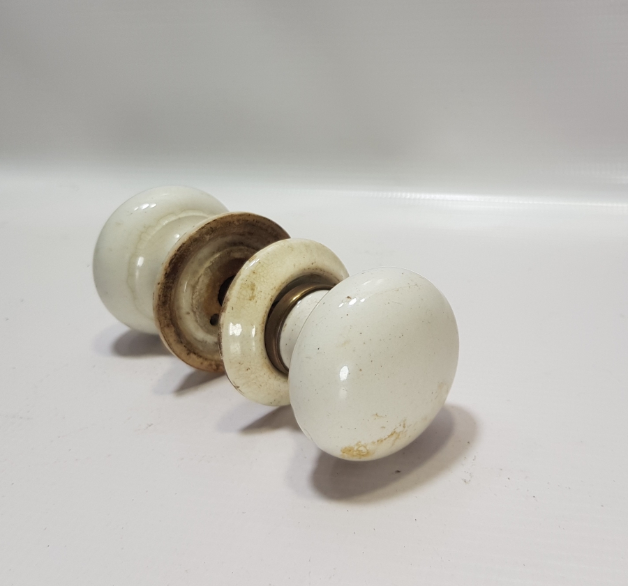 OSMANLI DÖNEM NADİR PORSELEN KAPI TUTMACI