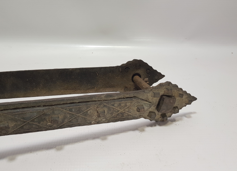 ÜZERİ KABARALI OSMANLI DÖNEMİ BÜYÜK BOY TEKKE İŞİ KAPI PALET PERÇİNİ