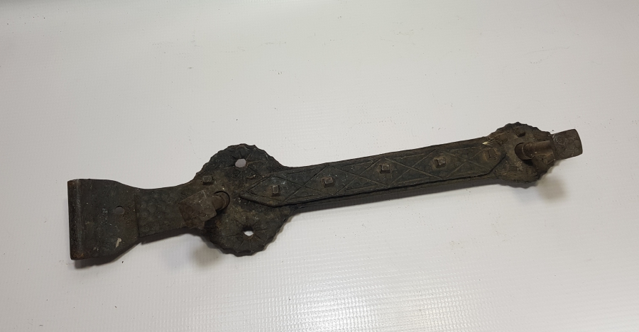 ÜZERİ KABARALI OSMANLI DÖNEMİ BÜYÜK BOY TEKKE İŞİ KAPI PALET PERÇİNİ