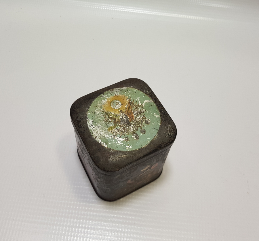 ÜZERİNDE OSMANLI DEVLET ARMASI BULUNAN OSMANLI DÖNEMİ ÇAY KUTUSU